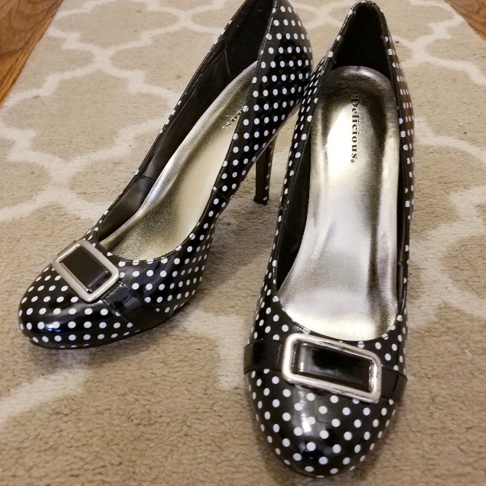 Black & white polka dot heels